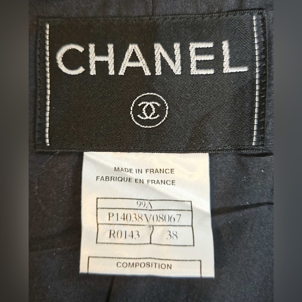 CHANEL Wool & Silk Jacket - Picture 6 of 9